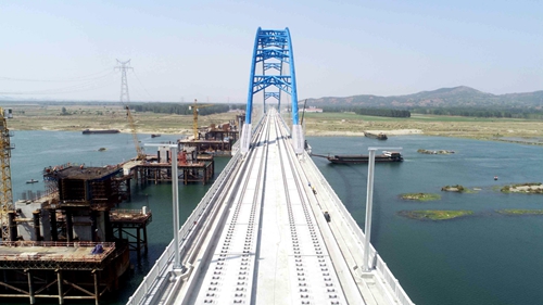华东公司郑万高铁4标项目无砟轨道施工圆满完成-李尧摄 (2)_副本_副本.jpg